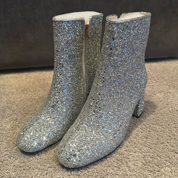 Women’s Silver Glitter Covered Sparkly Chunky Heeled Boots Size 7.5 NEW - Picture 1 of 13